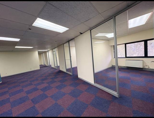 1,120M² OFFICE TO LET IN VORNA VALLEY
